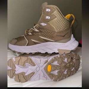 HOKA ONE Anacapa 9.5 eggnog